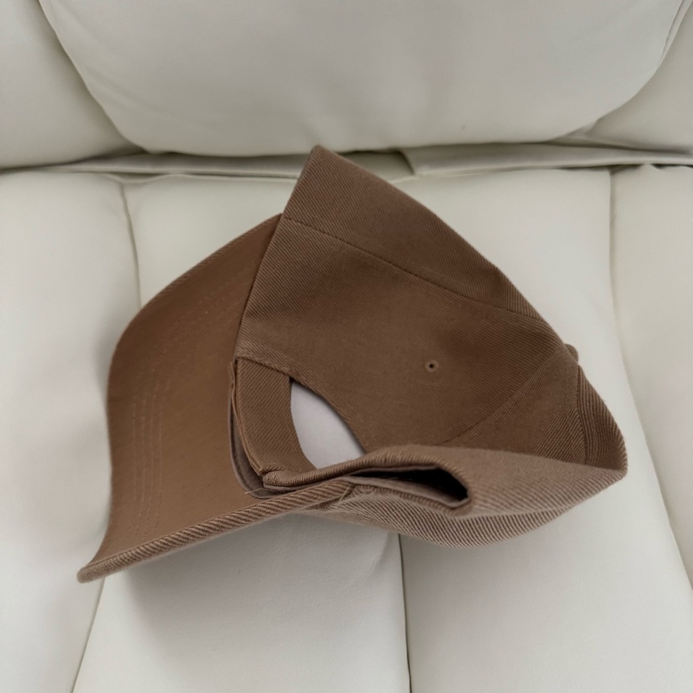 LAST ONE! ✨BRAND NEW! CELEB STYLE BASEBALL CAP✨ - Picture 2 of 3